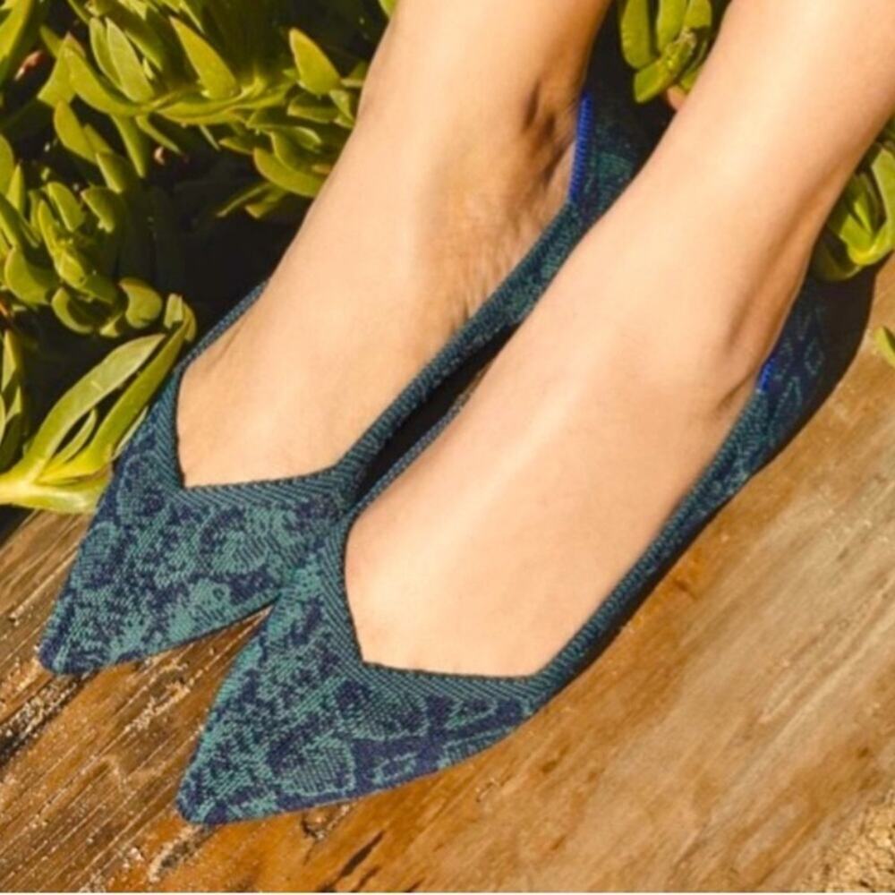 Rothys point emerald green snake size 6 woman’s flat shoes
